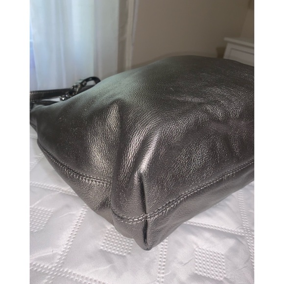 Michael Kors MK Leather EUC crossbody/shoulder bag. - Picture 9 of 9